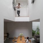 Căn nhà chan hòa ánh sáng và cây xanh cuối con ngõ hẹp ở Thụy Khuê