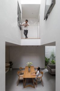 Căn nhà chan hòa ánh sáng và cây xanh cuối con ngõ hẹp ở Thụy Khuê